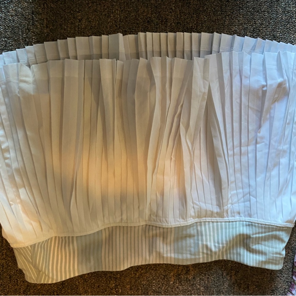 Lululemon Women Elegant White Pleated Skirt Sz 8